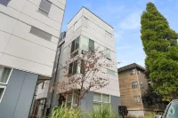 Stylish Studio with High-End Features and City Access - Modern Oasis Hotels in fremont