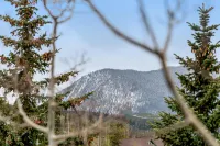 Mountain View Townhome w/ Private Deck, Gas Grill, WiFi, & Gas Fireplace