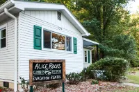 WiFi & Pet Friendly - Alice Rocks near Cave Run Lake & Red River Gorge! Hotels in Frenchburg