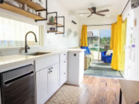 Luxury Stargazing Container Near Sedona • Hot Tub & Desert Views Hotels in Cornville