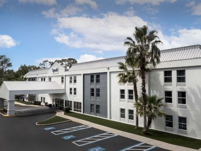 Spark by Hilton Tampa Brandon