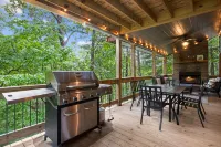 Charming Cabin with Hot Tub and Pool Table - Inviting Mountain Retreat