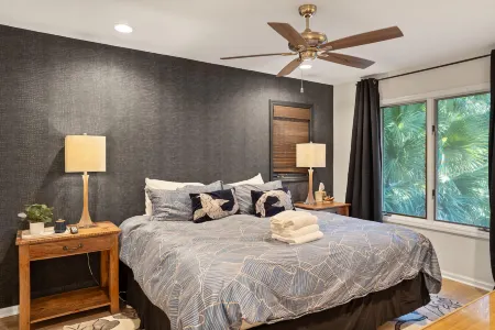 Charming Retreat with Golf Cart and Scenic Serenity - Spacious Oasis Отели в г. Фрипп Айленд