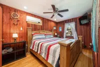 Breathtaking River Views and Cozy Fire Pit - Charming Retreat Hotels in Pike County