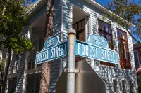 Access to Largest Pool and Beach Passes Included - Charming Coastal Haven Hotel in zona Seaside Beach