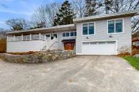 Elegant getaway with lovely deck, ocean & sunrise views, foosball & washer/dryer