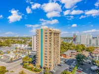 Beachy Decor and Fully-Stocked Kitchen - Stunning Ocean View Retreat 머틀비치 호텔