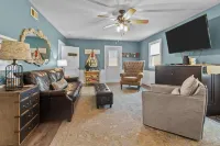 Pedal II - Private 2 Bedroom Apartment Close to Town ~ Walk Everywhere!