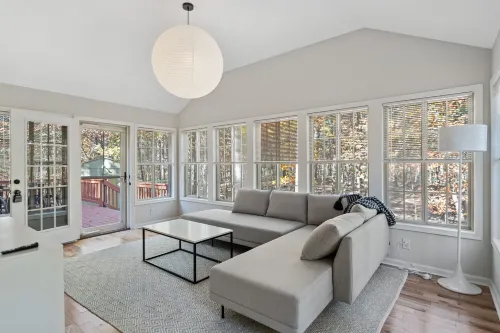 The Emerald cabin W/ Hot tub, lake, Fire pit, 4 min to Bryce Resort