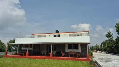 Mountain Top Holiday Home Hotels in Balacola