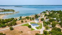 Cozy Atmosphere and Boat Parking - Charming Lakeside Haven Hotels in Lake Bridgeport