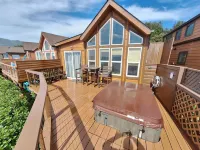 Private Deck and Full Size Hot Tub - Stunning Serene Cabin
