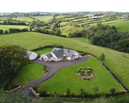 Dungannon 2 Bed Bungalow - Sleeps 5 - Pet Friendly Hotels in Dungannon