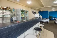 Caravilla Motor Inn فنادق في Taree South