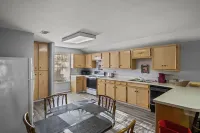 Axtons Bass City Lake Front Resort Hotel a Alba