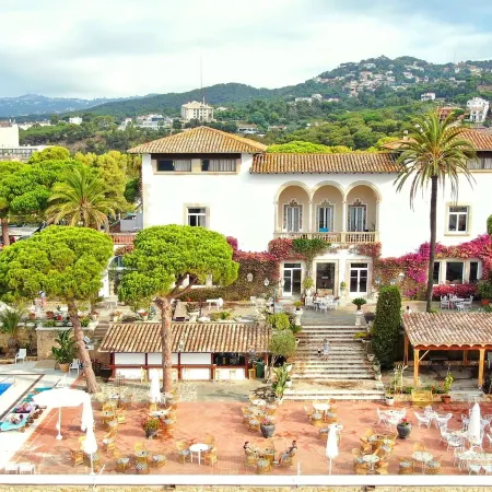 Hotel Roger de Flor by Seleqtta