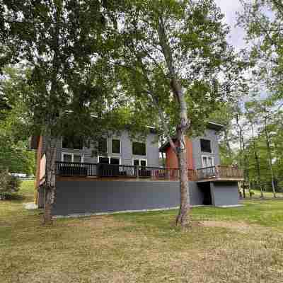 Riverfront Cabin, Hot tub, Fire Pit, Grill, Wi-Fi, Private, Fishing, Swimming Hotel Exterior