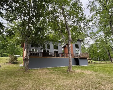Riverfront Cabin, Hot tub, Fire Pit, Grill, Wi-Fi, Private, Fishing, Swimming