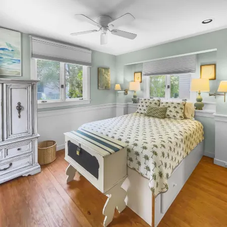 Breakers Plus Carriage House 4 Bedroom Home by RedAwning