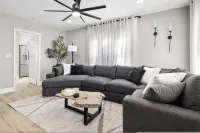 Craftsmen Gem 2-Br House Walk Whiskey Rowsleep 6