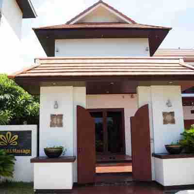 VIP Chain Resort Pool Villa Hotel Exterior