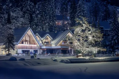 Jasna Chalet Resort Hotels in der Nähe von The Crne Vode Waterfall