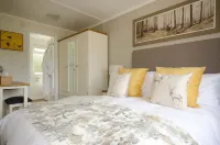 Hollicarrs - Woodland Lodge