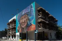 โรงแรมมายาริโฮล์บ็อกซ์