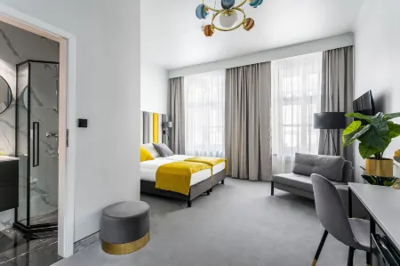 Old Town Residence - Premium Aparthotel Отели рядом с достопримечательностью «Adam Mickiewicz statue»