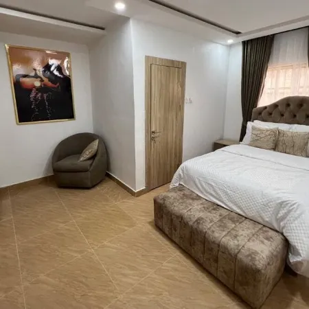 Thapunchline Apartments & Hotels