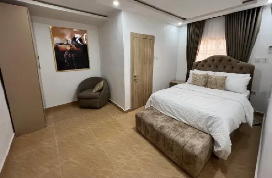 Thapunchline Apartments & Hotels