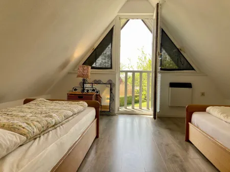 Joke am Deich 6 Pers House with Equipped Terrace Behind a Dike at Lauwersmeer Отели в г. Anjum