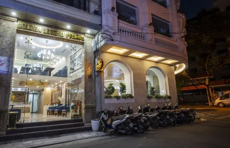 โรงแรมโกลเด็น เลเจนด์ พาเลซ
