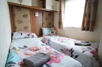 Caravan - Sleeps 8 - Pets Ok - Parking Hotels in Hunstanton