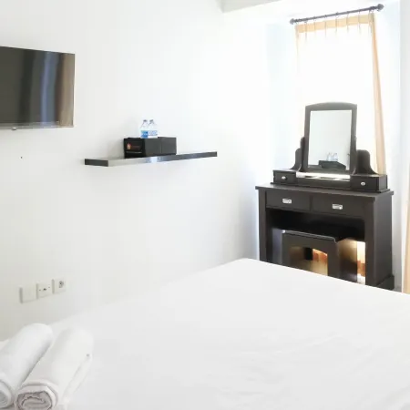 Comfy and Modern Studio (No Kitchen) at Orchard Supermall Mansion Apartment Hotels in Sambikerep