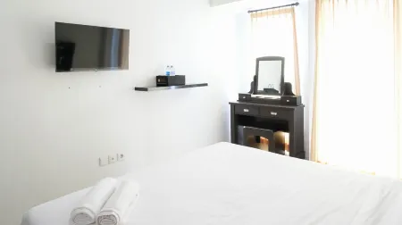 Comfy and Modern Studio (No Kitchen) at Orchard Supermall Mansion Apartment Отели рядом с достопримечательностью «Universitas Ciputra Surabaya»