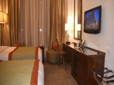 โรงแรมคราวน์ พลาซ่า มาดินะห์ บาย IHG โรงแรมในเมดินา