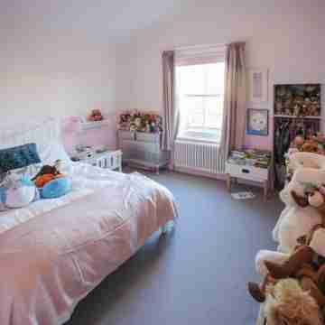 Stunning Modern 5-Bed House in Central London Rooms