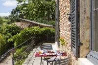 Contact Hôtels le Savigny & Spa Hotel a Denice