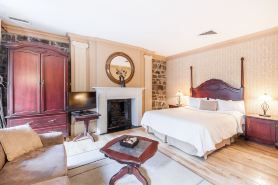 Hotel Louisbourg