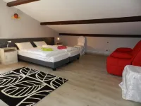 Gite du Domaine des Pierres Dorees Hotels in Bully