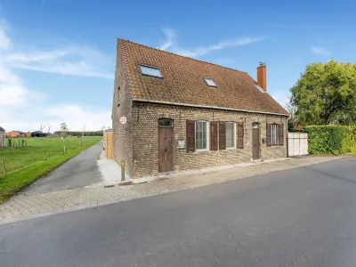 Tasteful Holiday Home in Loppem with Hot Tub Hotels near Castle Loppem