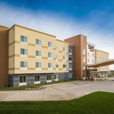 Fairfield Inn & Suites San Francisco Airport Oyster Point Area Hotels near Cow Palace