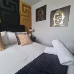 1 Bed Penthouse - Hot Tub - Roof Terrace - Parking