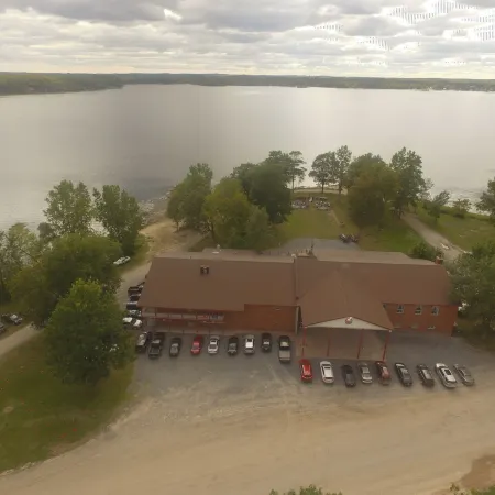 Stoco Lake Lodge