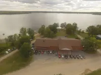Stoco Lake Lodge - parking