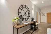 The Hawthorns - Large Luxury Cottage, Hot Tub, Sea Views - parking