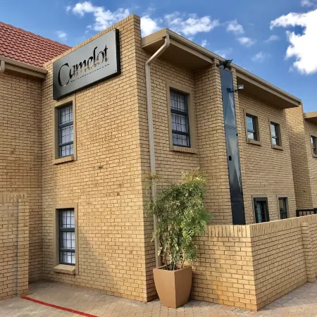 Camelot Guest House & Apartments