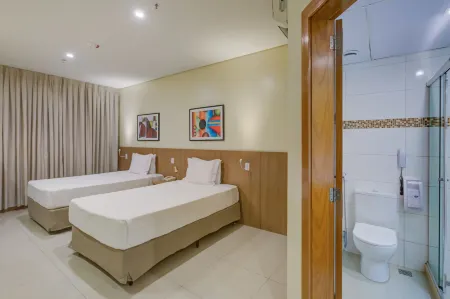 Rio Aeroporto Hotel Galeão Отели рядом с достопримечательностью «Praça Beira Mar»