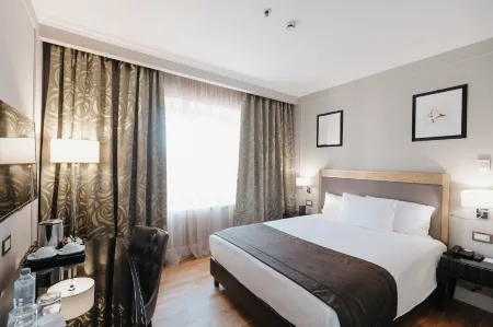 Grand Hotel Yerevan - Small Luxury Hotels of the World Отели рядом с достопримечательностью «Площадь Свободы»